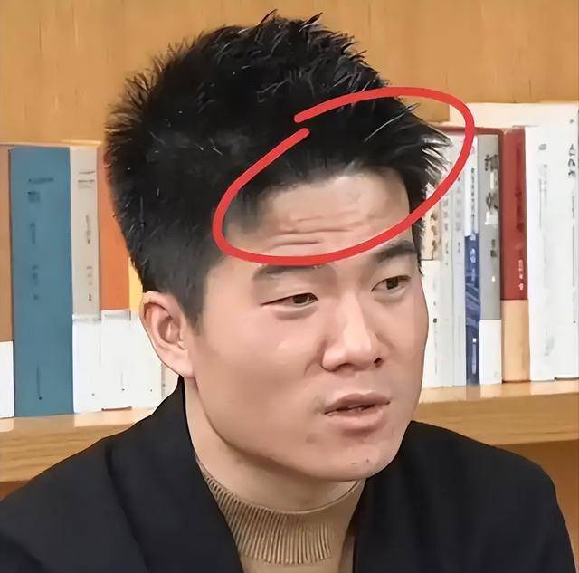 反差太大!官媒发文揭开32岁董宇辉“真面目”和你想得不一样(图4) 反差太大!官媒发文揭开32岁董宇辉“真面目”和你想得不一样(图4)