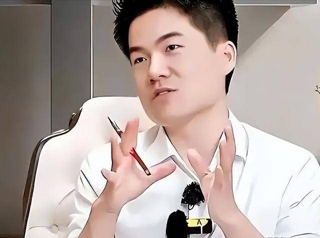 反差太大!官媒发文揭开32岁董宇辉“真面目”和你想得不一样(图12) 反差太大!官媒发文揭开32岁董宇辉“真面目”和你想得不一样(图12)