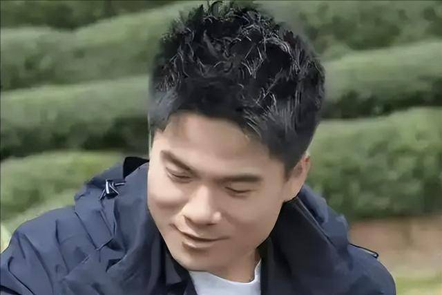 反差太大!官媒发文揭开32岁董宇辉“真面目”和你想得不一样(图13) 反差太大!官媒发文揭开32岁董宇辉“真面目”和你想得不一样(图13)