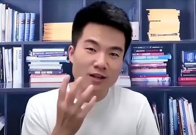 反差太大!官媒发文揭开32岁董宇辉“真面目”和你想得不一样(图14) 反差太大!官媒发文揭开32岁董宇辉“真面目”和你想得不一样(图14)